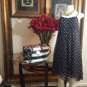 Elizabeth Wayman a Pea in the Pod Maternity dress